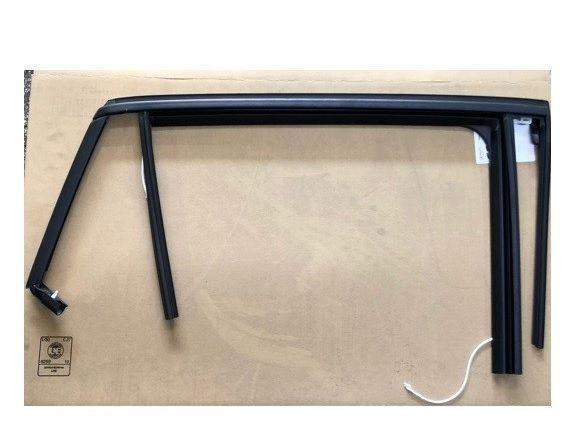 Peugeot 2008 Sağ Arka Kapı Cam Çerçeve Orjinal Psa Marka 9825819080