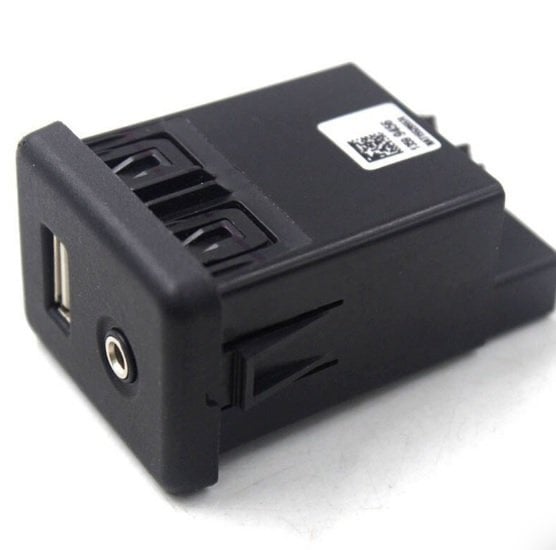 Opel Astra K Usb Ve Aux Giriş Soketi Orjinal Gm Marka 13599456