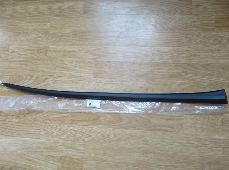 Opel Astra J Ön Sağ Cam Çıtası Orjinal Gm Marka 13319582 - 163052